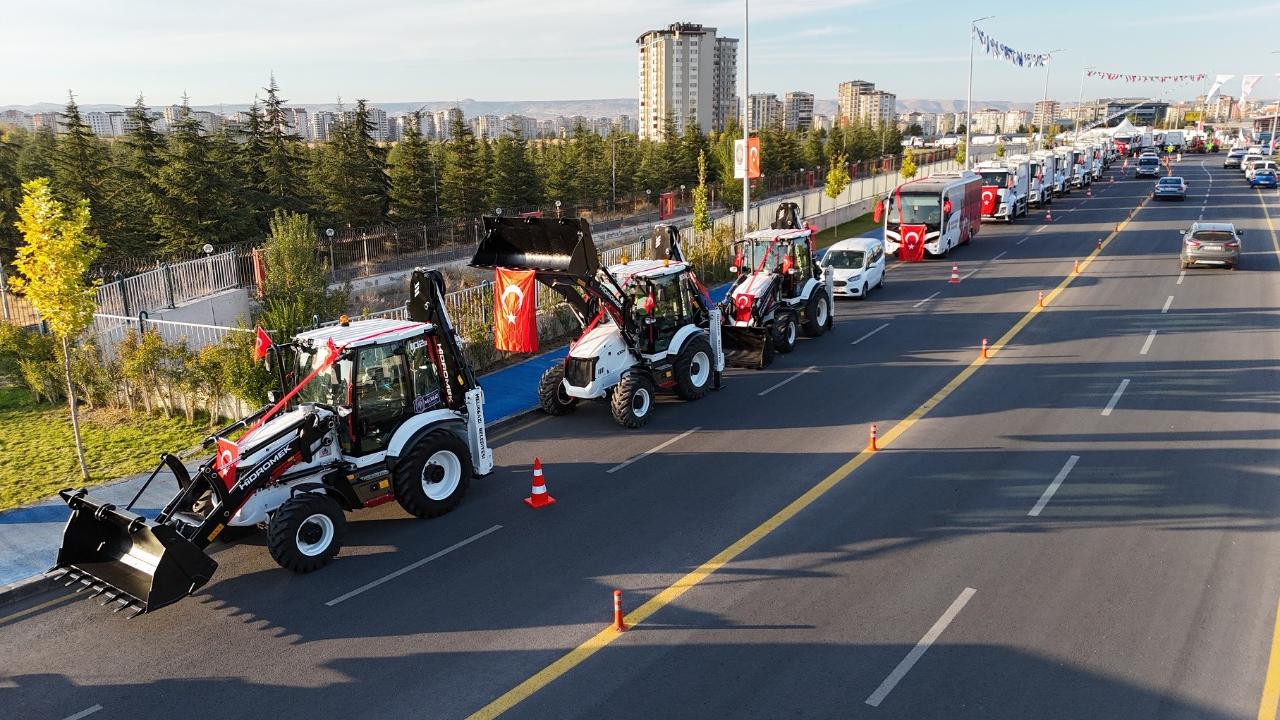 Melikgazi’nin ulaşıma kazandırdığı Albayrak Caddesi açıldı, 242 milyonluk yeni araçlar tanıtıldı!