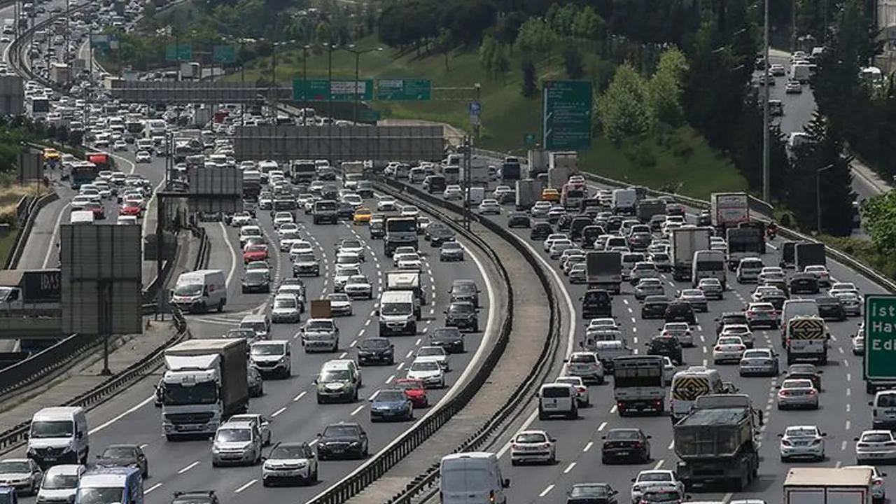 Milyonlarca sürücüyü ilgilendiriyor! Yeni trafik cezaları askıya alındı!