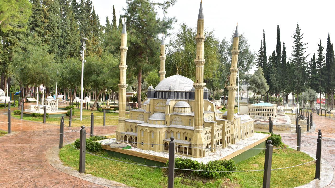 Türkiye&#039;nin 81 ilindeki mimari eserler minyatürleriyle sergileniyor!