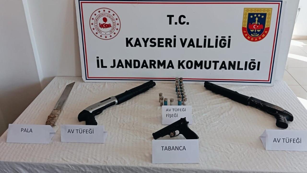 Zahir tacirleri jandarmadan kaçamadı!