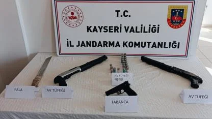 Zahir tacirleri jandarmadan kaçamadı!