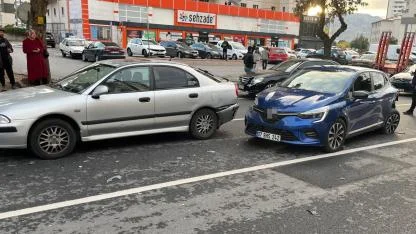 Zincirleme kazaya karışan otomobil takla attı!