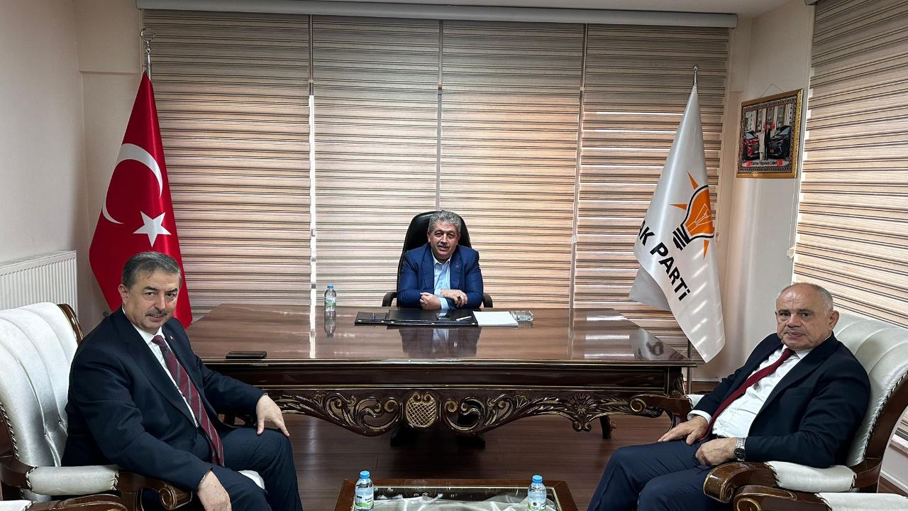 AK Parti Kayseri Milletvekili Bayar Özsoy, İl Başkanlığı&#039;nda Belediye Başkanlarıyla Bir Araya Geldi!