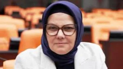 Ayşe Böhürler Beşinci Torununu Kucağına Aldı