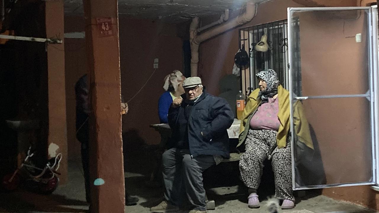 Balıkesir Sındırgı&#039;da sabaha karşı peş peşe 4 deprem oldu!