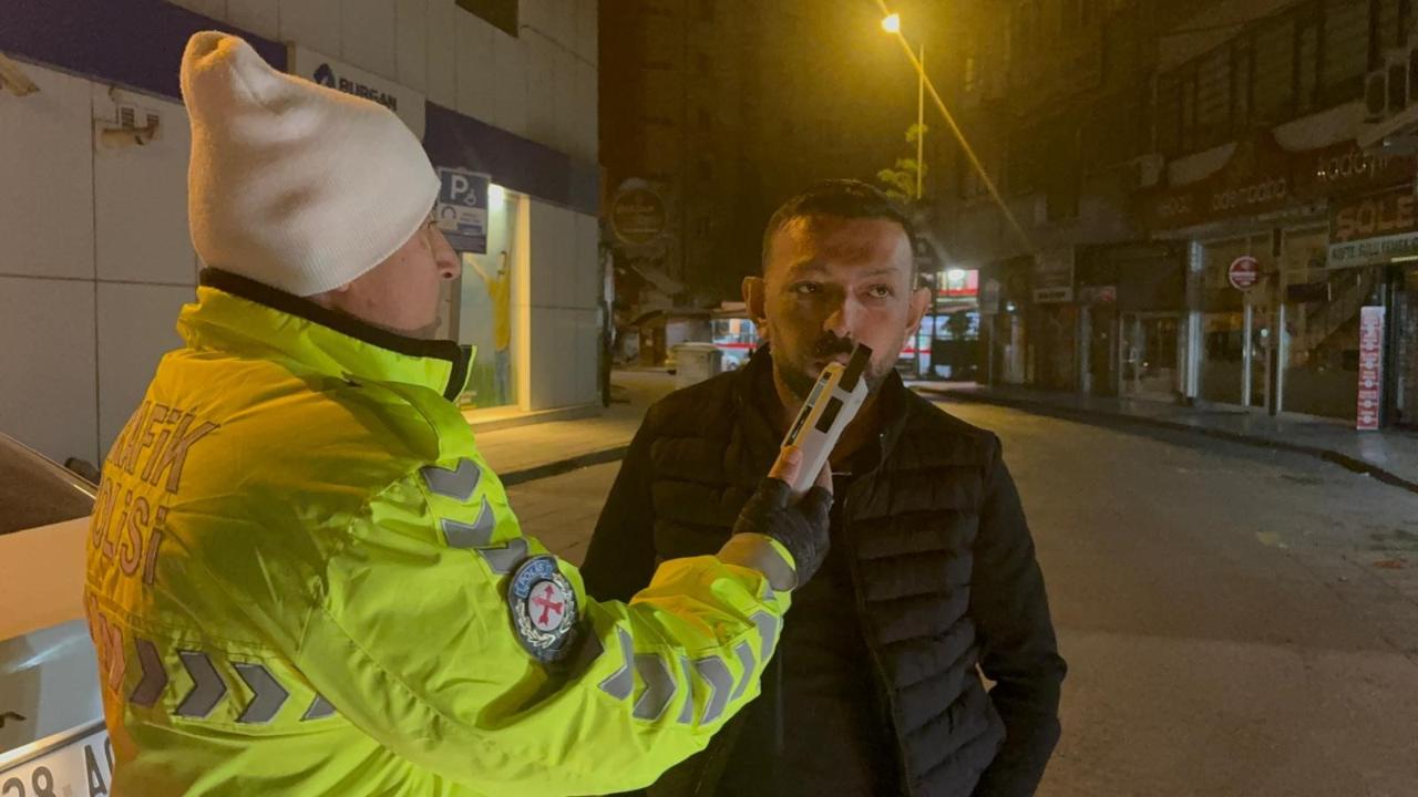 &#039;Dur&#039; ihtarına uymayan sürücü, 6 gün arayla ikinci kez alkollü yakalandı!