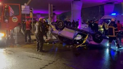 ‘Dur' ihtarına uymayarak kaçan otomobil takla attı: 2 yaralı