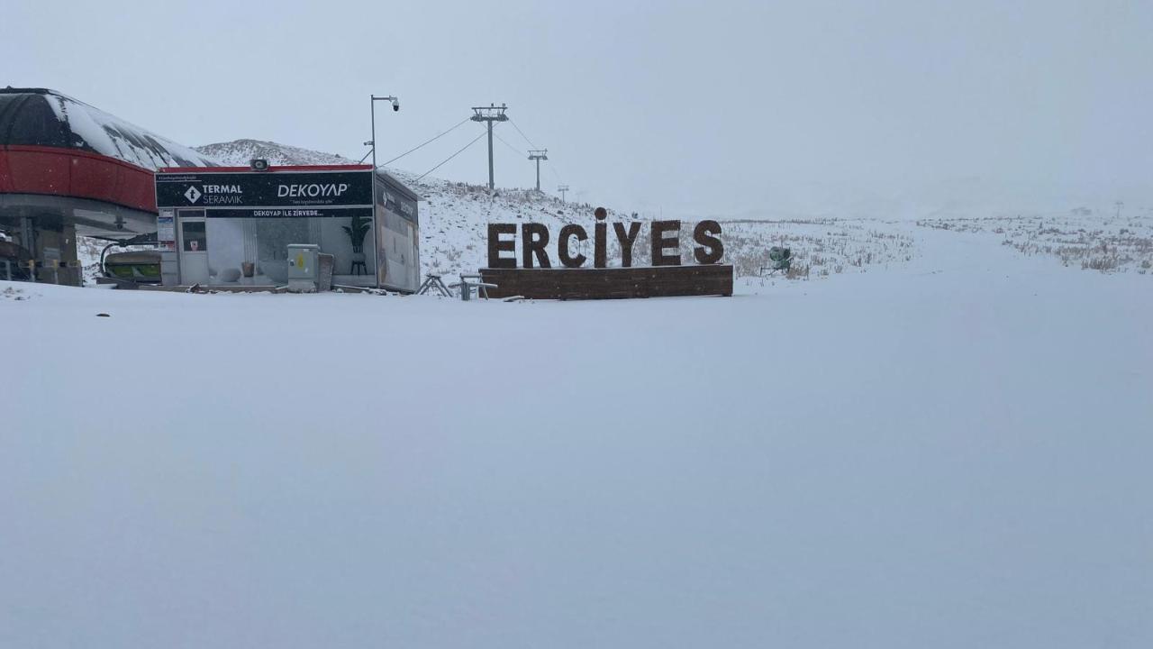 Erciyes güne beyaz örtüyle uyandı!