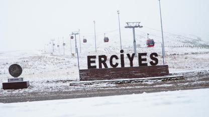 Erciyes'te kar yağışı, dağ beyaza büründü!
