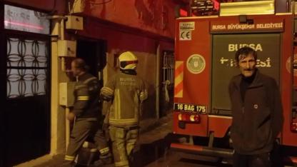 Evini yakarak intihar etmeye kalkıştı!