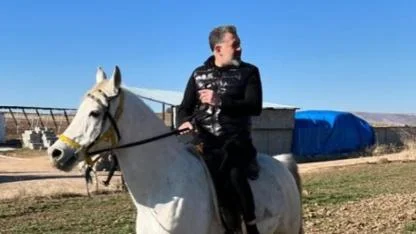 Sedat Kılınç bu Sefer At Üstünde Mesaj Verdi: “Hak Bildiğimiz Yolda İlerliyoruz”