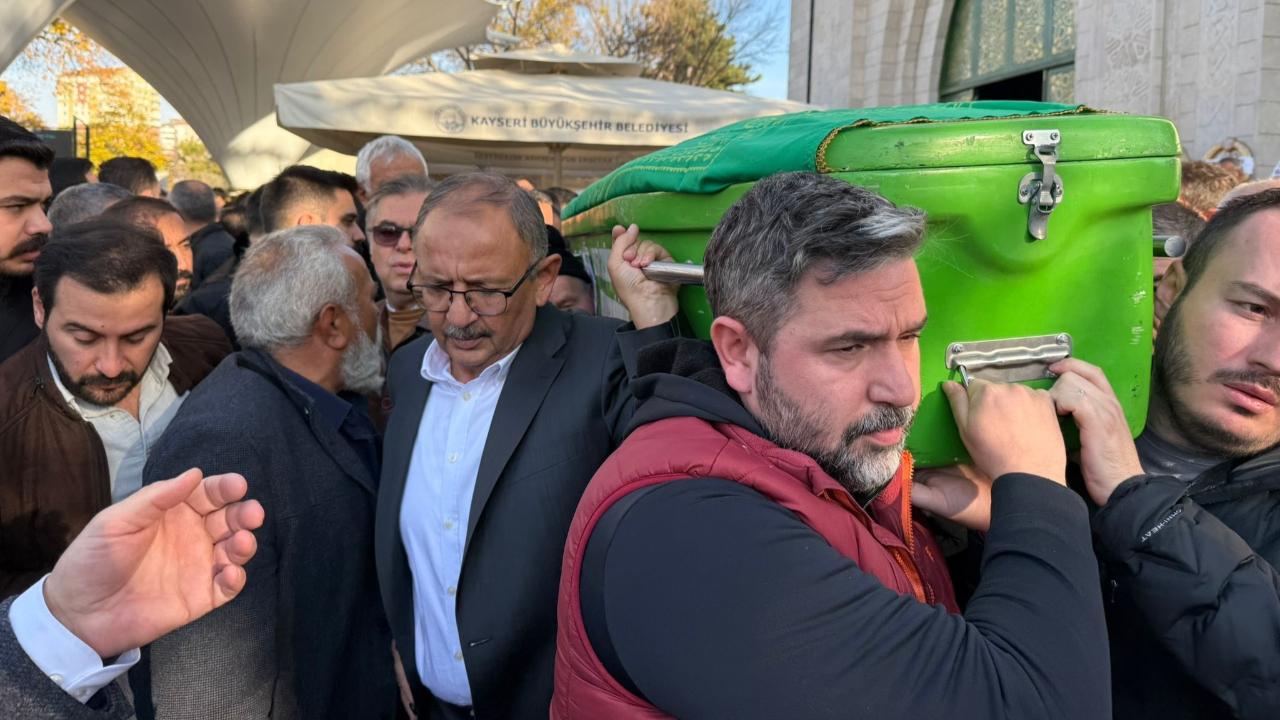 Kayseri&#039;nin tanınan siması Şeref Yaroğlu toprağa verildi!