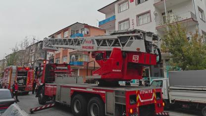 Kendini kilitlediği evini ateşe verdi!