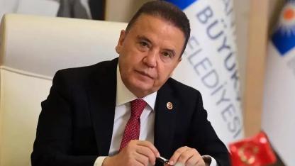 Muhittin Böcek acil olarak hastaneye sevk edildi!