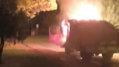 Park halinde alev alan kamyon hareket etti!