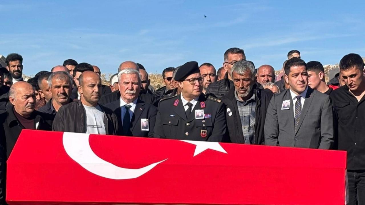 Trafik kazasında hayatını kaybeden uzman çavuş son yolculuğuna uğurlandı!