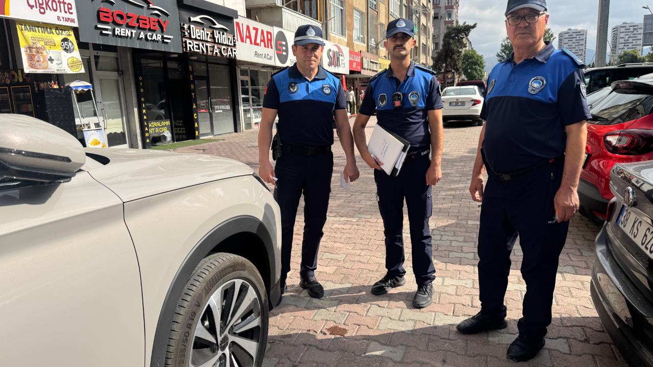 Zabıtadan yaya yoluna park eden araç ve sürücülerine denetim!