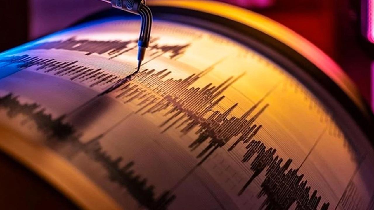 Balıkesir&#039;de deprem oldu! Sındırgı depremi büyüklüğünü AFAD duyurdu!