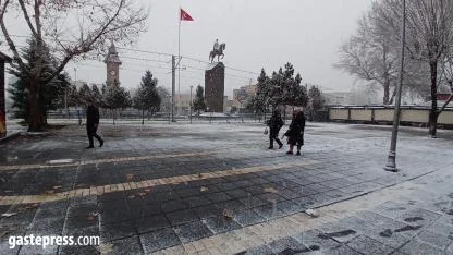 Cumhuriyet Meydanı’nda Yıkılan Kafeler Meydanın Çehresini Değiştirdi!