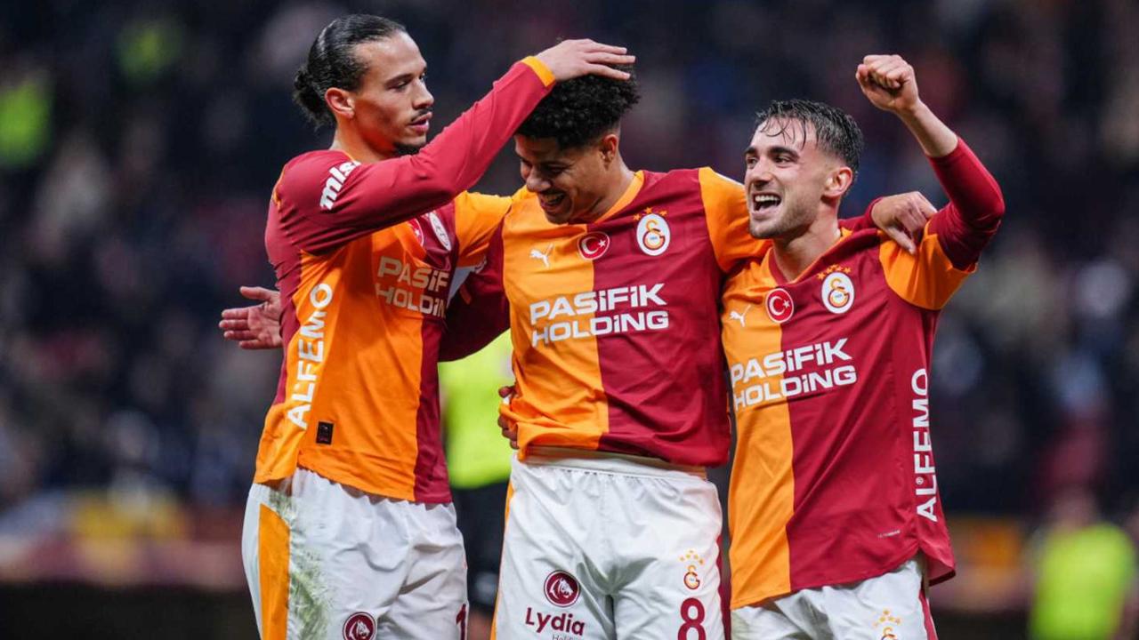Galatasaray evinde hata yapmadı ilk yarıyı lider kapattı!