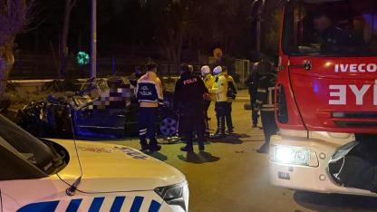 Kaldırıma çarpan otomobil 200 metre savruldu: 1 ölü, 1 ağır yaralı!