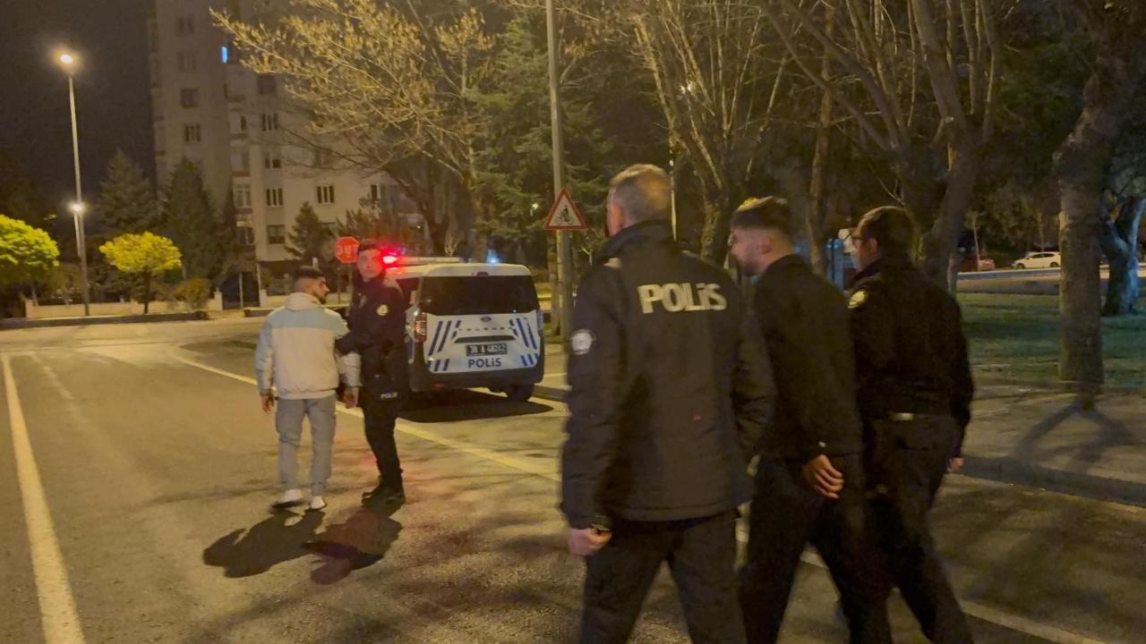 Kayseri&#039;de bir garip olay: 3&#039;üncü kattan çarşafla indiler: 2 gözaltı!