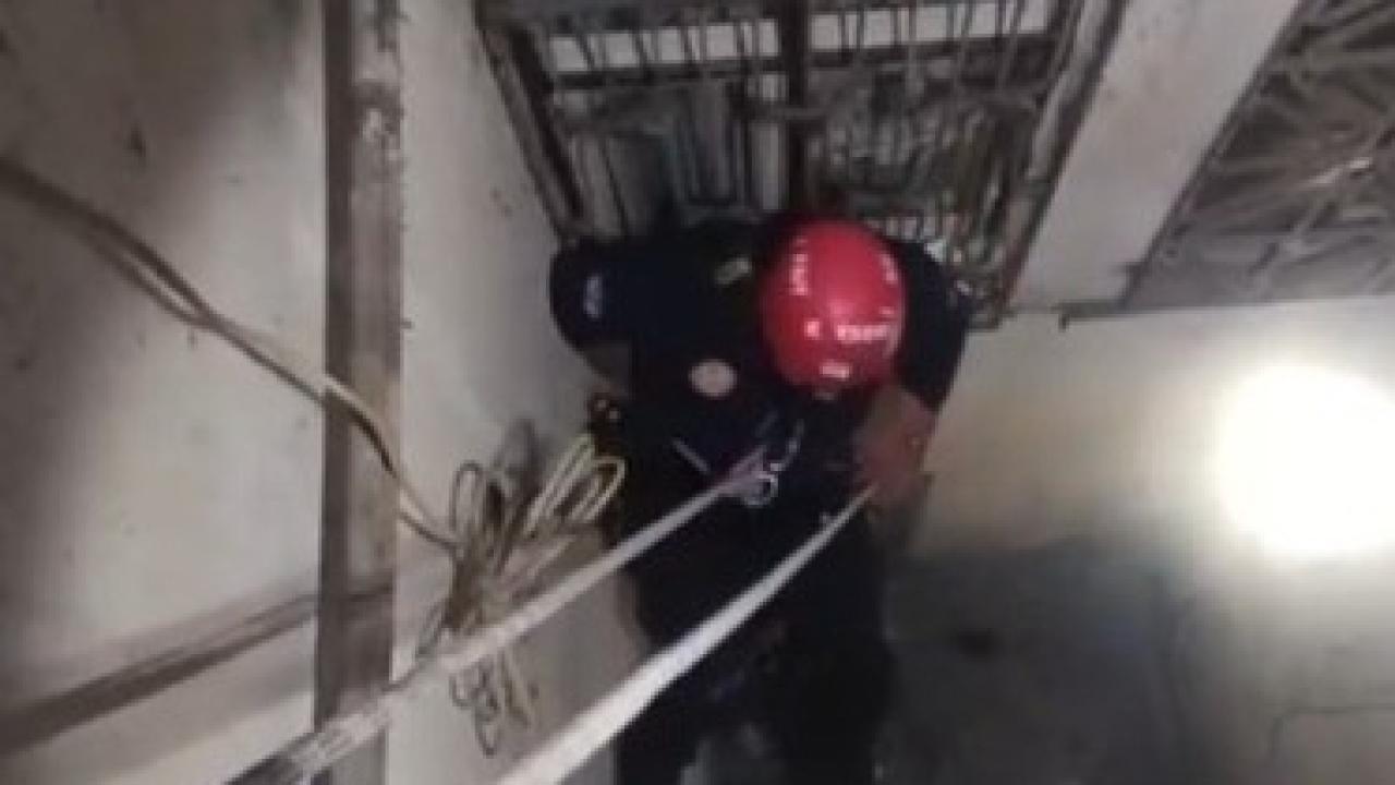 Kayseri’de Havalandırma Boşluğuna Düşen Kedi Tofu İtfaiye Tarafından Kurtarıldı!