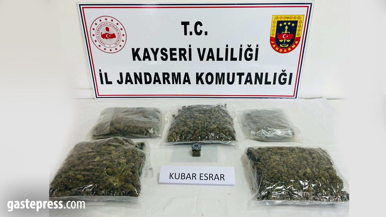 Kayseri'de sehpa içerisine zulalanmış 4 kilo uyuşturucu ele geçirildi!