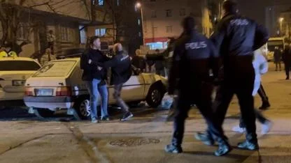 Kazada Savrulan Otomobil Yayalara Çarptı: 4 Yaralı!