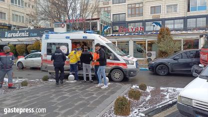 Kuruyemişçi Deposunda Yangın: 4 Kişi Dumandan Etkilendi!