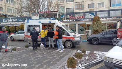 Kuruyemişçi Deposunda Yangın: 4 Kişi Dumandan Etkilendi!