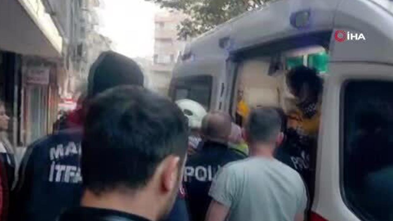 Manisa’da ev alevlere teslim oldu: 2 kişi dumandan etkilendi, 6 kedi telef oldu!