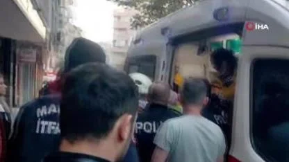 Manisa’da ev alevlere teslim oldu: 2 kişi dumandan etkilendi, 6 kedi telef oldu!