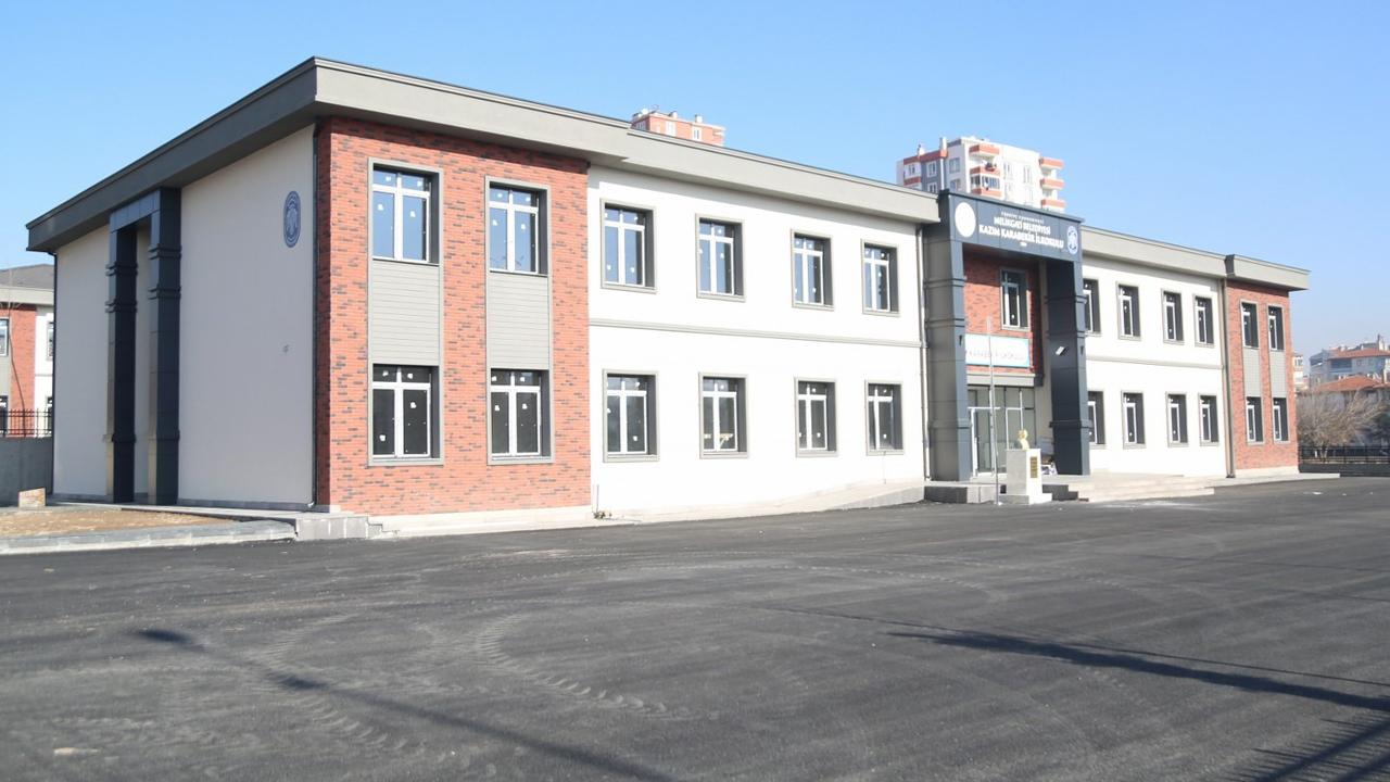 Melikgazi Belediyesi, 3 mahalleye birden hizmet edecek okullarda sona geldi!