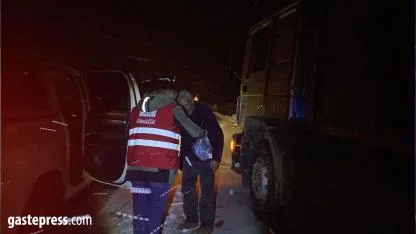 Tendürek Geçidi’nde Mahsur Kalan Sürücülere Kızılay’dan Yardım!