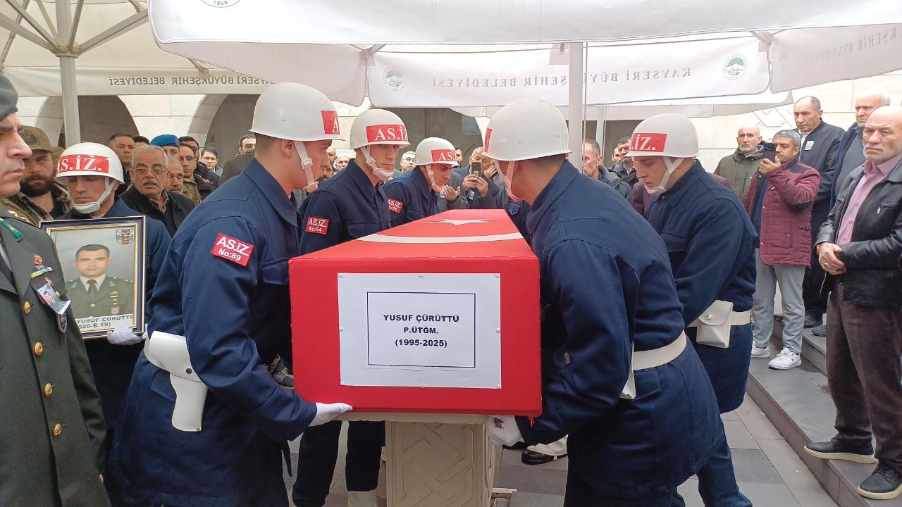 Trafik kazasında hayatını kaybeden genç üsteğmen toprağa verildi!