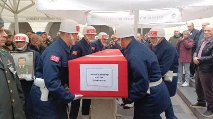 Trafik kazasında hayatını kaybeden genç üsteğmen toprağa verildi!