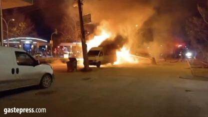 Bursa’da Korkutan Yangın: Baraka ve Minibüs Alevlere Teslim Oldu!