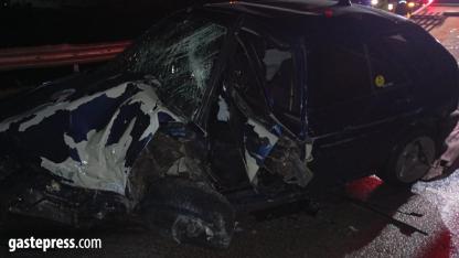 Bursa'da sabah saatlerinde korkunç kaza: Bariyerlere çarpan araçta 2 kişi ağır yaralandı!