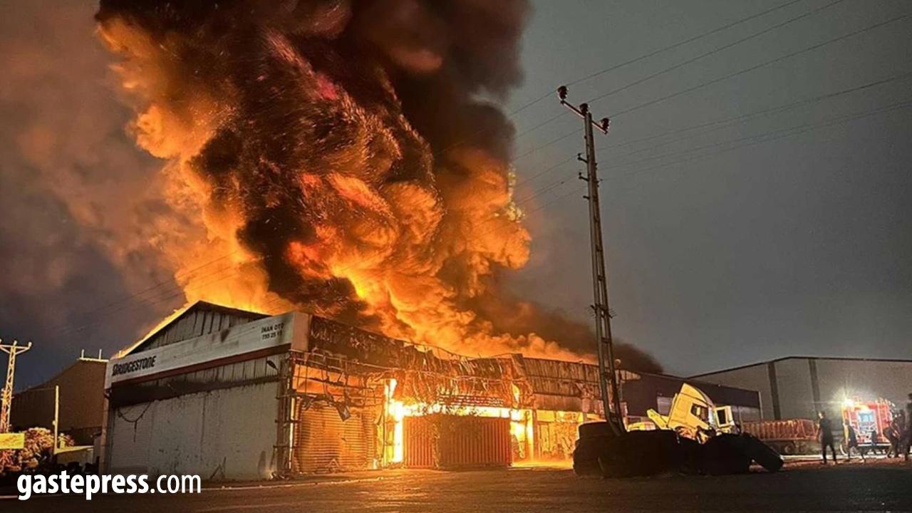 Hatay'daki lastik deposunda korkutan yangın!