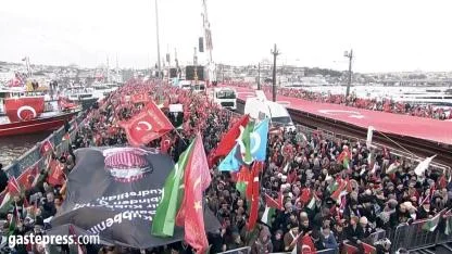 İstanbul’da Gazze’ye Destek Yürüyüşü: Binler Galata Köprüsü’ne Yürüdü!