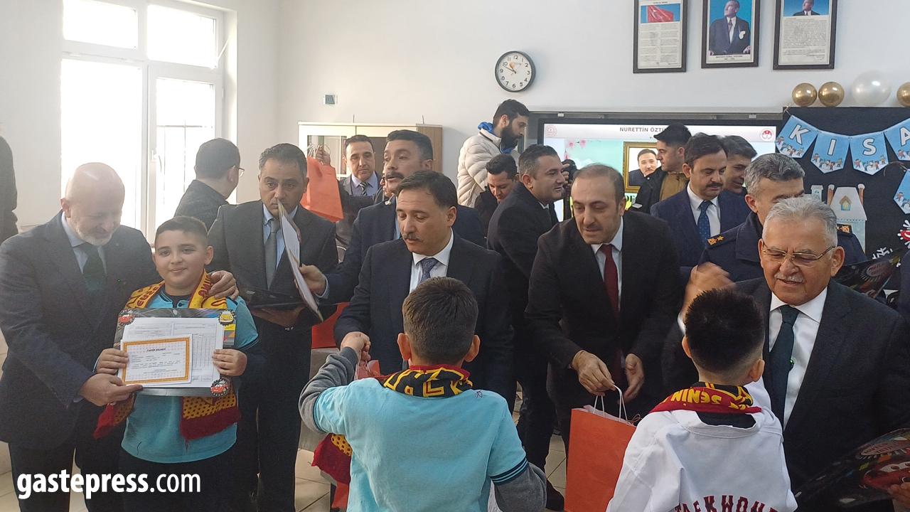 Kayseri’de 322 bin öğrenci karne aldı!