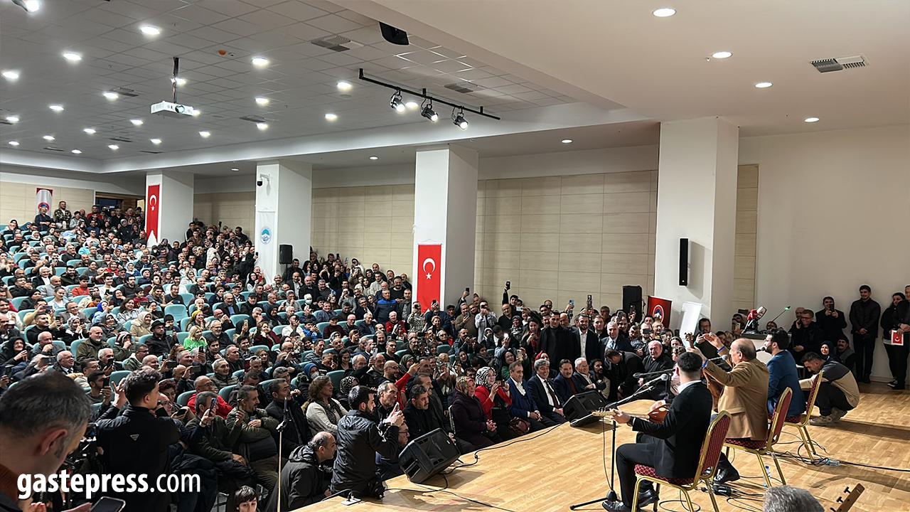 Kayseri’de 4. Uluslararası Aşıklar Şöleni’ne Büyük İlgi: Protokolden Vatandaşa Örnek Davranış!