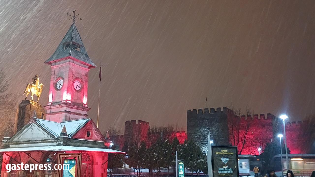 Kayseri’de Beklenen Kar Yağışı Etkisini Göstermeye Başladı!