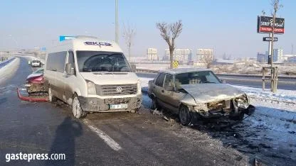 Kayseri’de Buzlanma Nedeniyle 14 Araçlık Zincirleme Kaza!