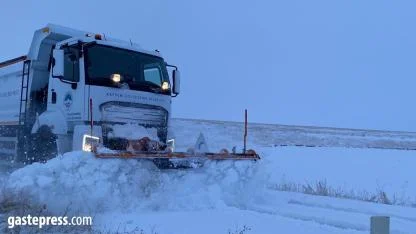 Kayseri'de kar yağışı ve tipi nedeniyle 128 yol ulaşıma kapalı!