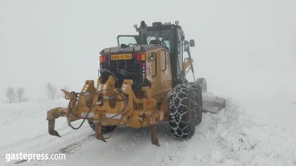 Kayseri’de Karla Mücadele: 146 Mahalle Yolu Ulaşıma Açıldı, 26 Yolda Çalışmalar Sürüyor!