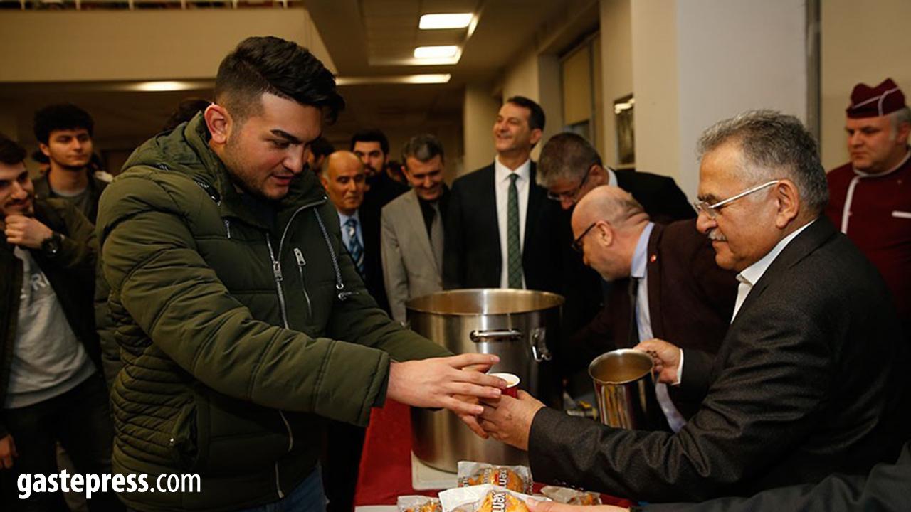 Kayseri’de Öğrencilere 1,4 Milyon Bardak Sıcak Çorba İkramı!