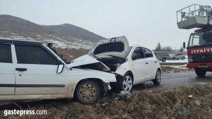 Kayseri’de Öğretmenleri Taşıyan Otomobil Kaza Yaptı: 5 Yaralı