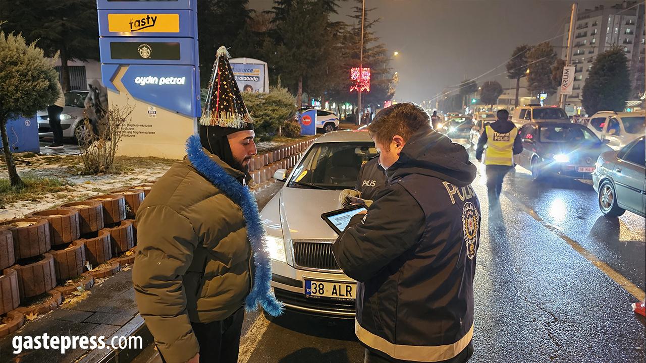 Kayseri’de Yılbaşı Tedbirleri: Polis Ekipleri Denetimleri Artırdı!